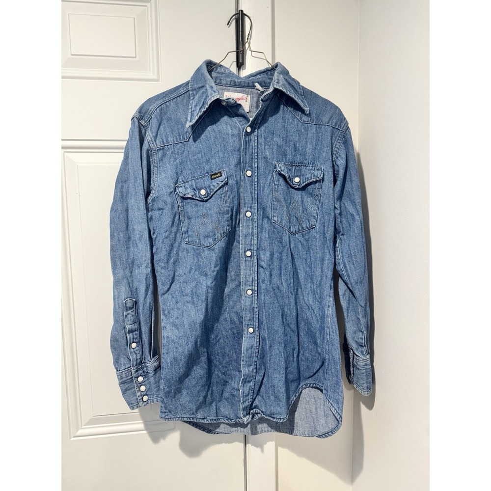 VTG Wrangler sanforized Pearl Snap Denim Jean Shirt Men's Size 15.5x33 USA